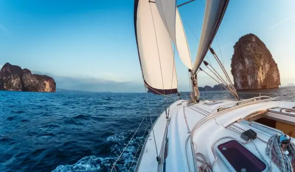 What New Boaters Should Know About Tides and Currents