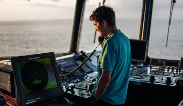 How to Communicate Safely With Other Boaters